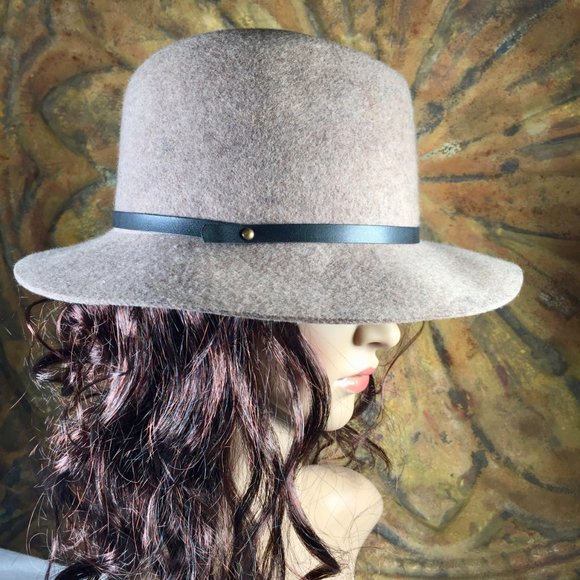 Banana Republic Factory Accessories - Banana Republic Women's Wool hat Fedora Taupe Marl